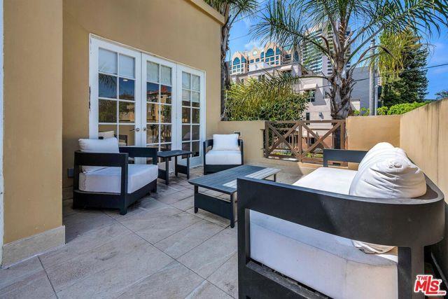 Foto del edificio - 10555 Ashton Ave