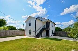 Building Photo - 4735 Redbud St