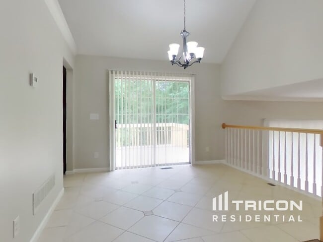 Building Photo - 3698 Autumn View Dr