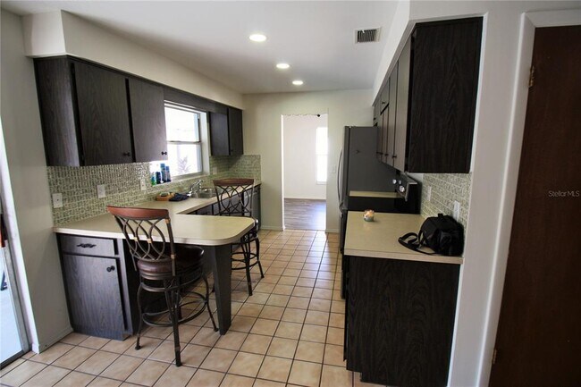 Foto del edificio - 390 Lilac Rd