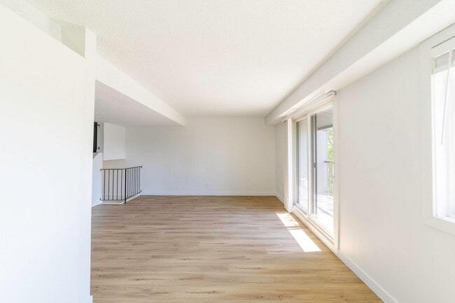 Building Photo - King's Alley