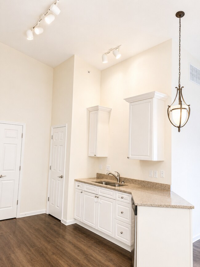 Foto del edificio - 6431 Brookfield Ct Dr