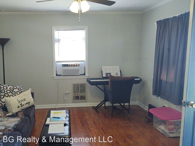 Building Photo - 1 br, 1 bath House - 135 B Roma Drive