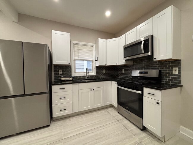 Kitchen - 178 Linden Ave