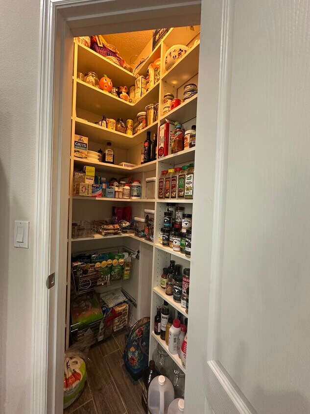 Foto principal - 14580 Cedar Hill Dr
