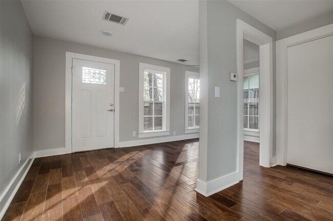 Foto del edificio - 4500 Avenue H