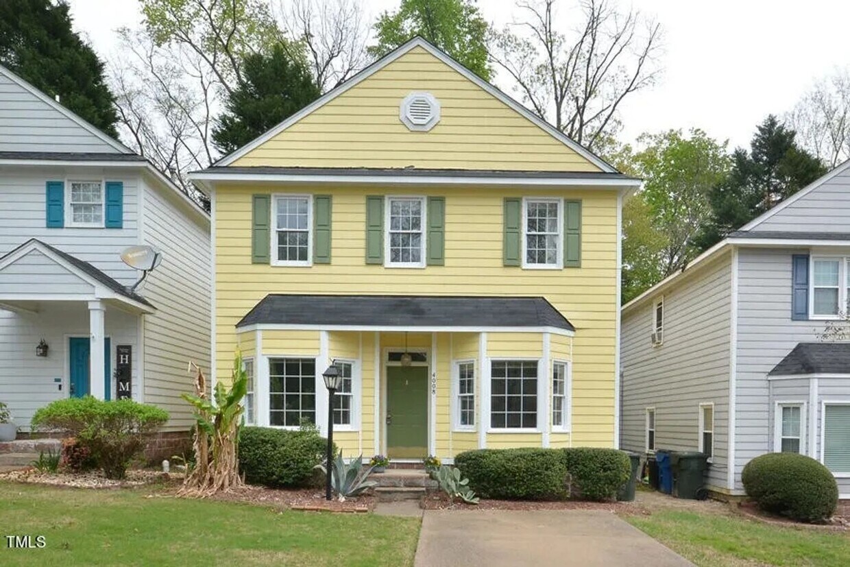 Spacious and Updated! 4 Bedrooms, LVP Flo... - Spacious and Updated!  4 Bedrooms, LVP Flo...