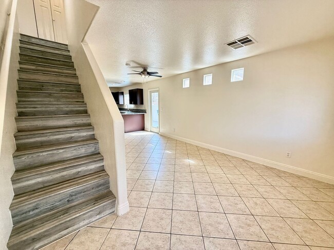 Building Photo - Stylishly Home in Gated Community – Minute...