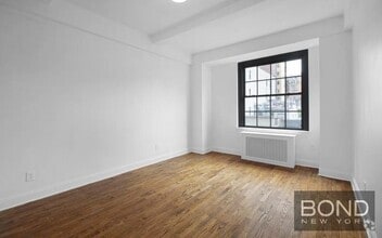 Building Photo - 160 W 71st St