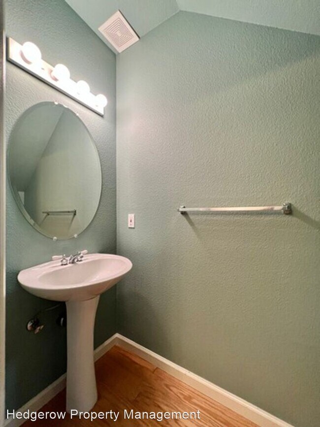 Building Photo - 2 br, 2.5 bath House - 13 Bridgegate