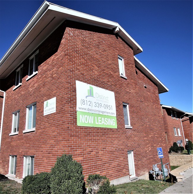 Building Photo - 120 Kingston Dr S