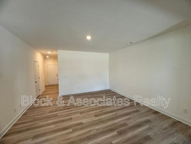 Foto del edificio - 139 Hyacinth Ln