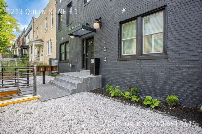 Foto del edificio - 1213 Queen St NE
