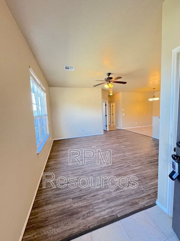 Building Photo - 127 Bison Ct Way