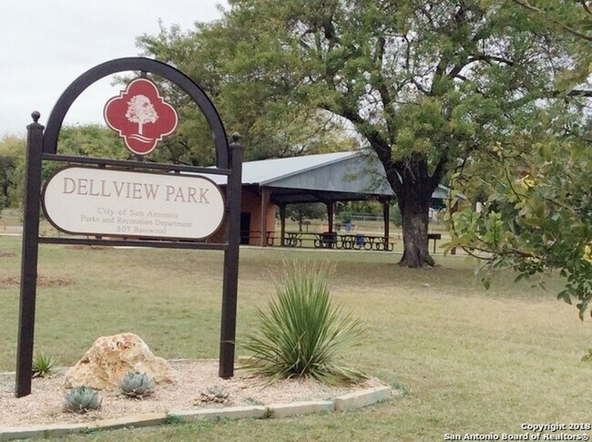 Foto del edificio - 418 Saratoga Dr