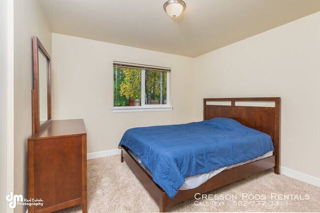 Building Photo - 400 W 42nd Ave