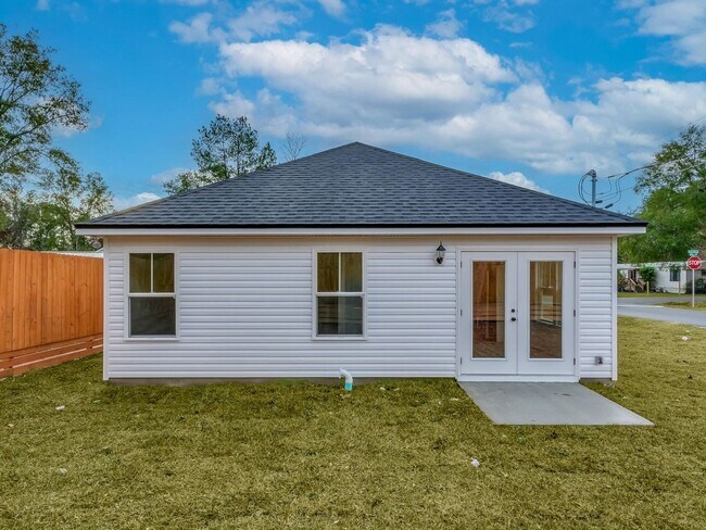 Foto del edificio - 3 Bedroom Home Available In Crawfordville ...