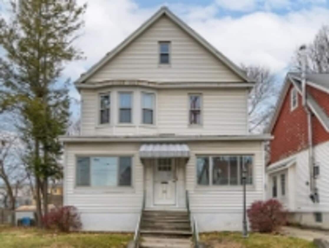 Primary Photo - 13 S Marshall St