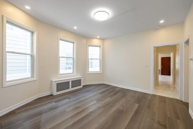 Building Photo - 100 W 46th St