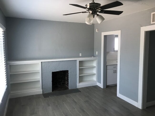 Building Photo - Cute 1 bedroom 1 bathroom house in Garfiel...