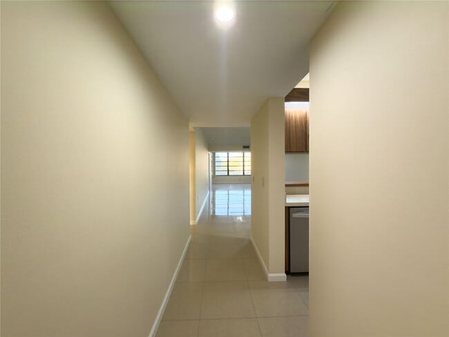 Foto del edificio - 1701 Whitehall Dr