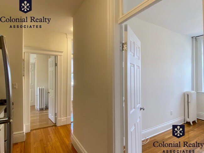 Building Photo - 8 Camelot Ct