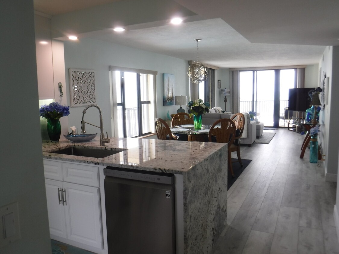 Primary Photo - 7380 S Ocean Dr