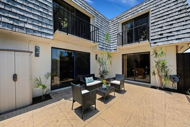 Foto del edificio - Elegant Lakeview Townhome – Hardwood Floor...