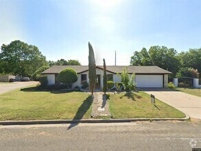 Building Photo - 123 York Dr