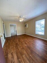 Building Photo - 5015 Oleander Dr