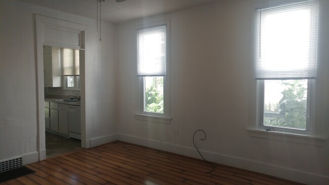 Foto del edificio - 2-Story House, 4Bed/2Bath washer/dryer hoo...