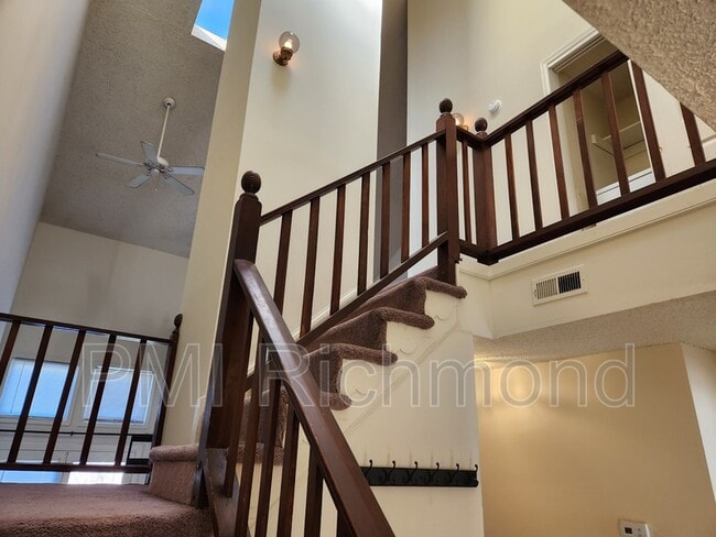 Building Photo - 2629 Towngate Ct