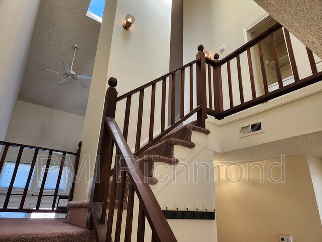 Foto del edificio - 2629 Towngate Ct