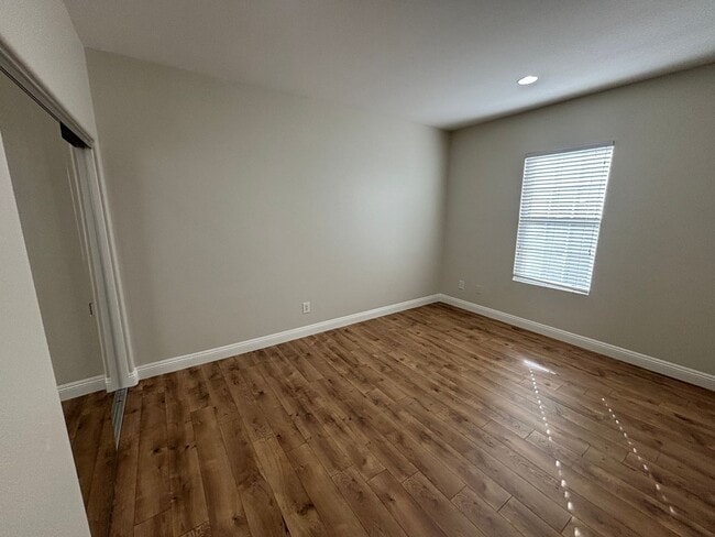 Building Photo - Spacious 4-Bedroom Home with Downstairs Bed/Bath & Full Community Access in Valencia!