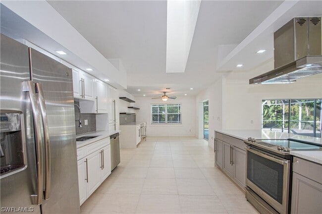 Building Photo - 2207 Majestic Ct S