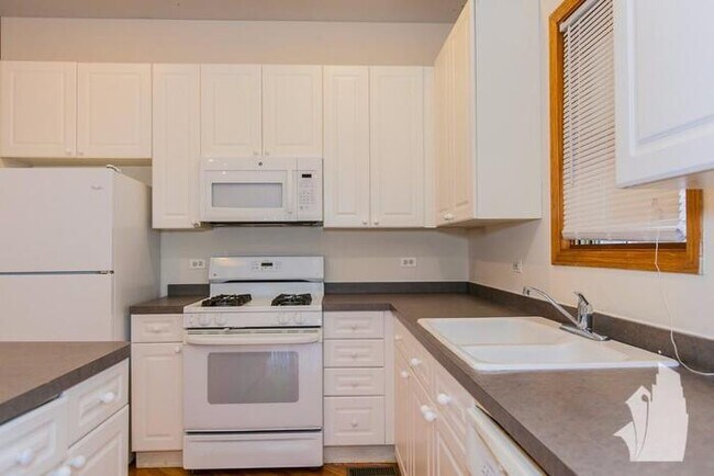 Building Photo - 2729 N Wayne Ave