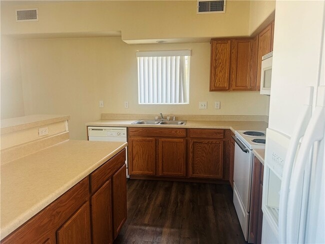 Foto del edificio - 1765 Central Ave