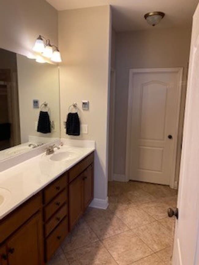 Building Photo - 13669 Old Ivy Dr