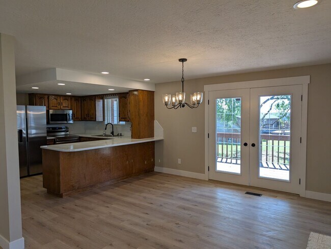 Building Photo - July FREE! Renovated 5-Bed Home + Optional...