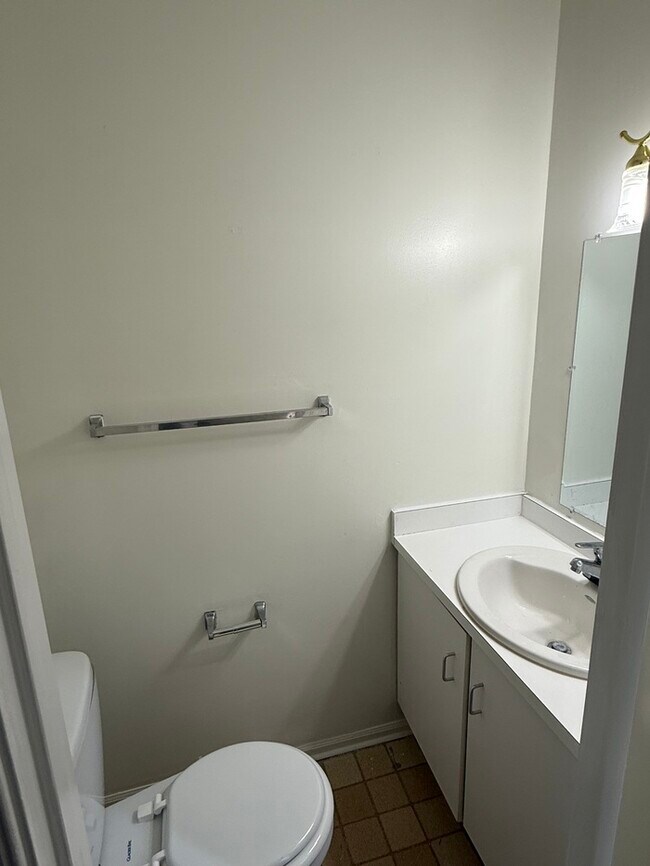 Building Photo - 3 Bedrooms - 4 Bathrooms, 21208