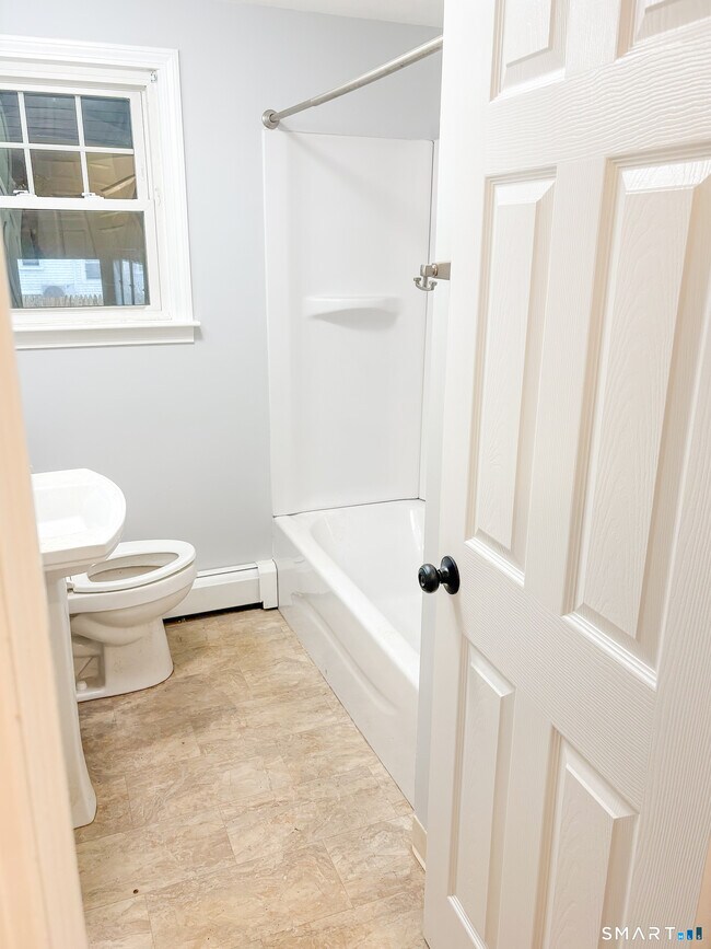 Building Photo - 37 Mathewson Ave