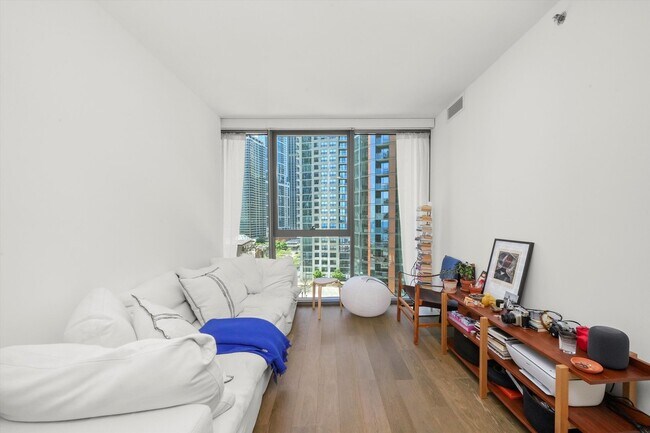 Foto del edificio - 211 N Harbor Dr