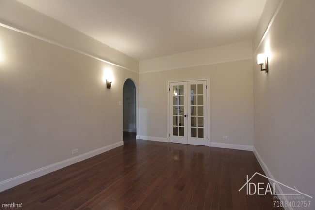 Building Photo - 206 Nassau Ave