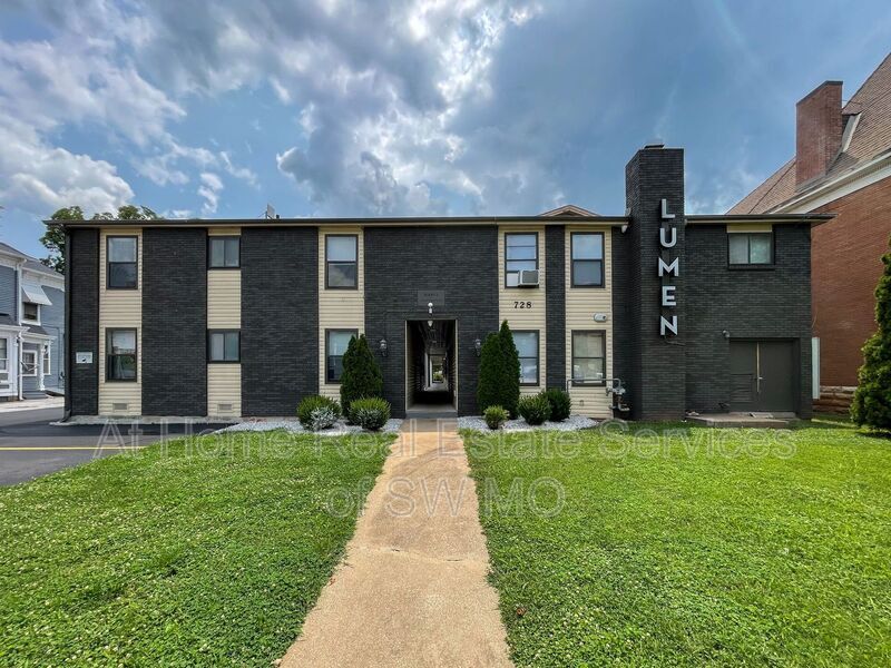 Primary Photo - 728 E Walnut St