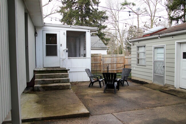 Screen Porch & Patio Area - 94 E Kanawha Ave