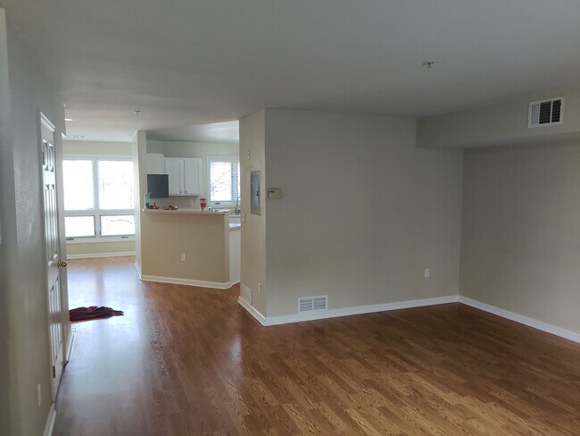 Foto del edificio - 1320 S Monaco Street Pky