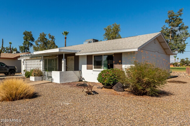 Building Photo - 10824 W Crosby Dr