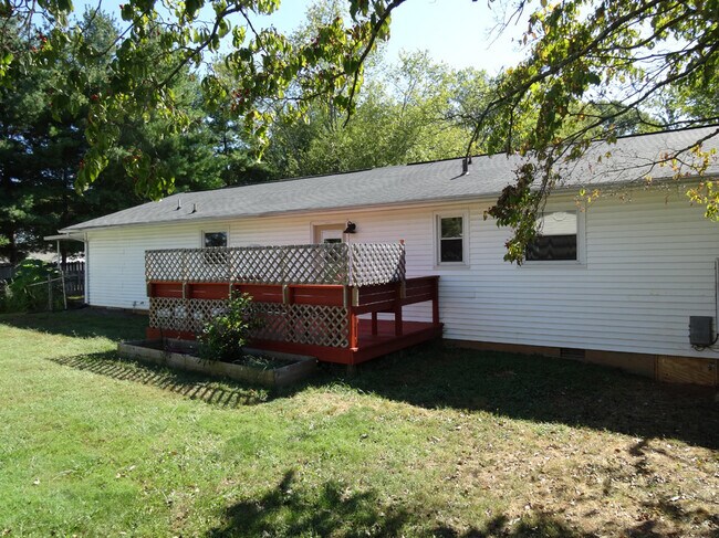 Foto del edificio - Knoxville 37921 - 3 bedroom 1.5 bath home - call Adam Sharp 865-254-0980