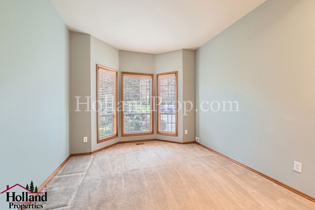 Building Photo - Gorgeous & Spacious Home 4 beds 2.5 bath! ...