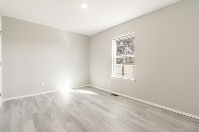 Foto del edificio - Great four-bedroom home in Northwest Springfield